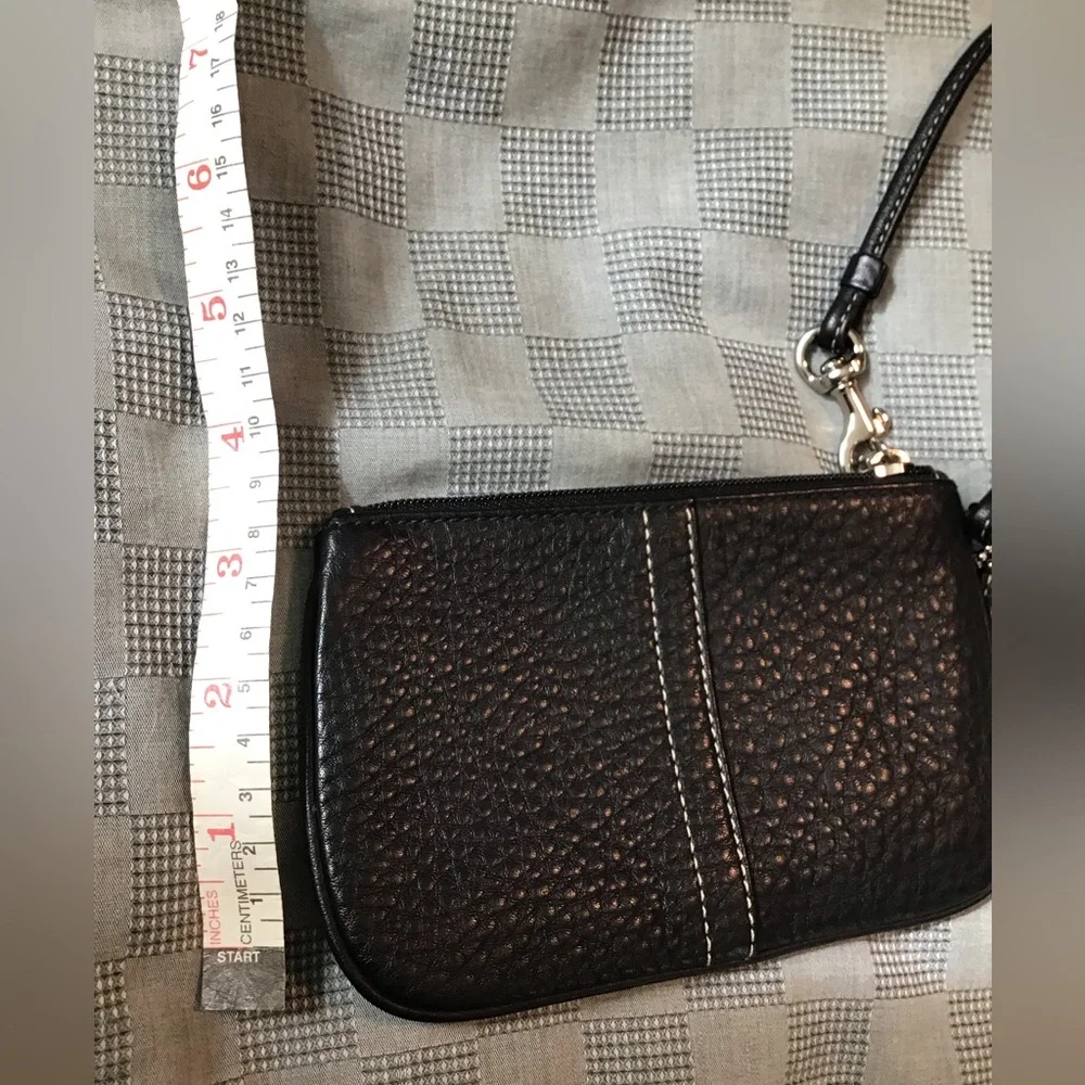 Coach Women's Black Pebbled Leather Wristlet Wallet Casual